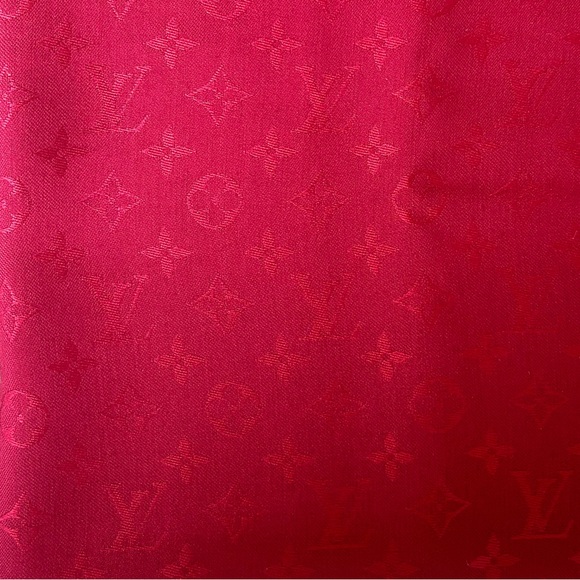 Monogram Classic Shawl, Louis Vuitton - Picture 4 of 4